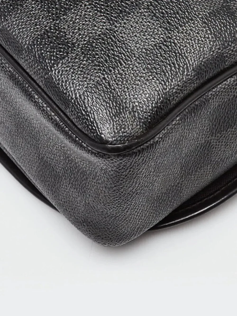 Louis Vuitton Damier Graphite Canvas Daniel MM Messenger Bag
